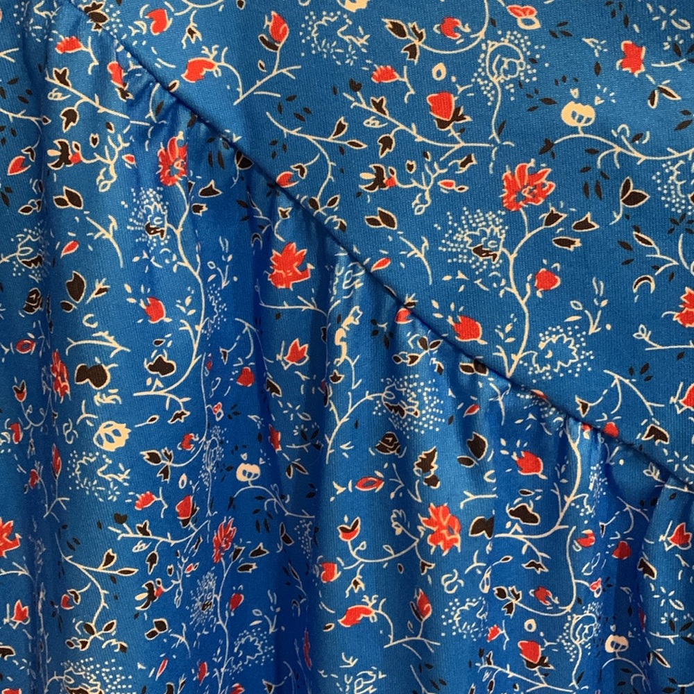 Blue Floral V-Neck Blouse - Picture 2 of 6